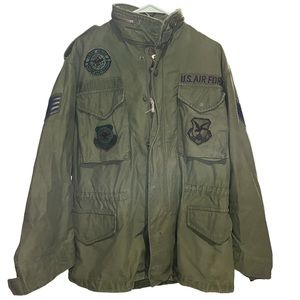 Men’s U.S. Air Force jacket.